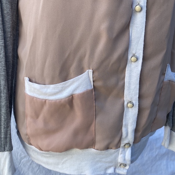 Monteau V-neck Button Up Cardigan Top - Picture 2 of 9